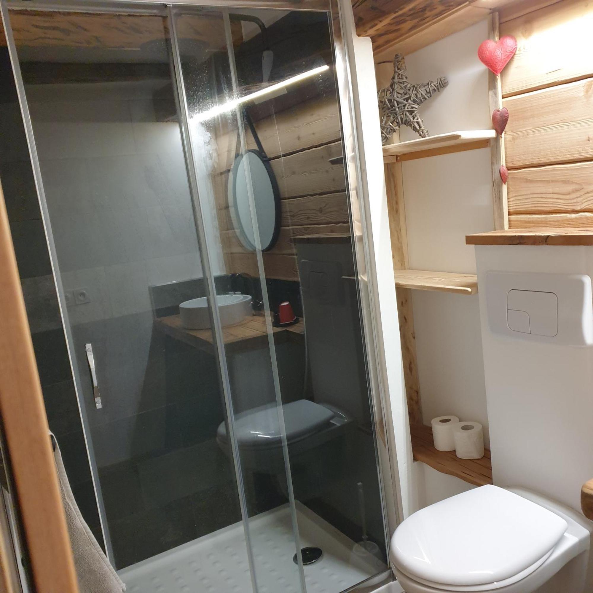 La Maison Basse Saint-Dalmas-le-Selvage Ruang foto